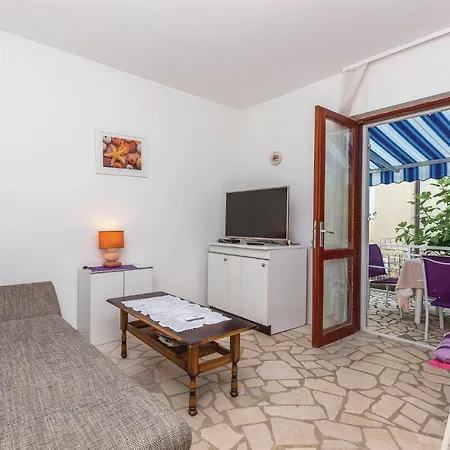 Four Bedroom Holiday In * ノヴィ・ヴィノドロスキー