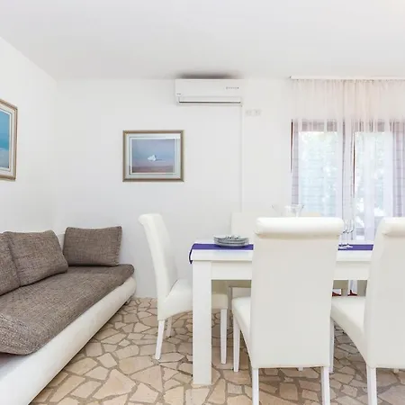 Four Bedroom Holiday In 別荘