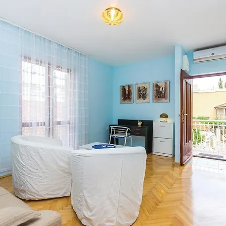 Four Bedroom Holiday In 別荘 *