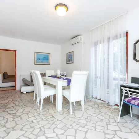 Four Bedroom Holiday In 別荘