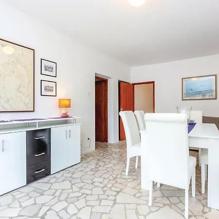 Four Bedroom Holiday In 別荘
