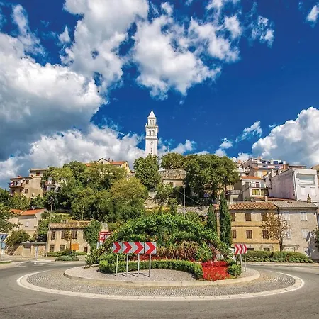 Four Bedroom Holiday In Novi Vinodolski